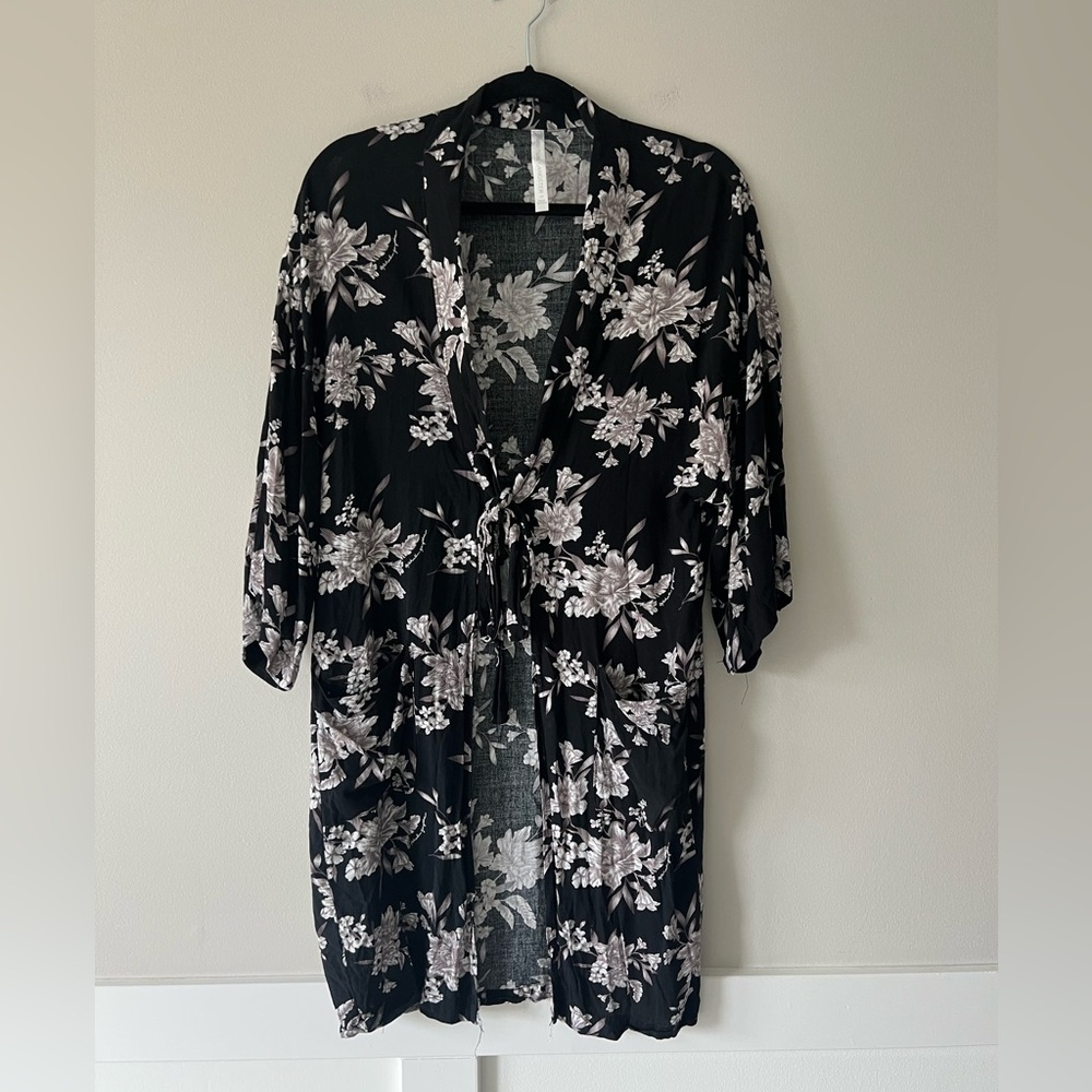Spiritual Gangster Floral Kimono Cardigan Black White One Size